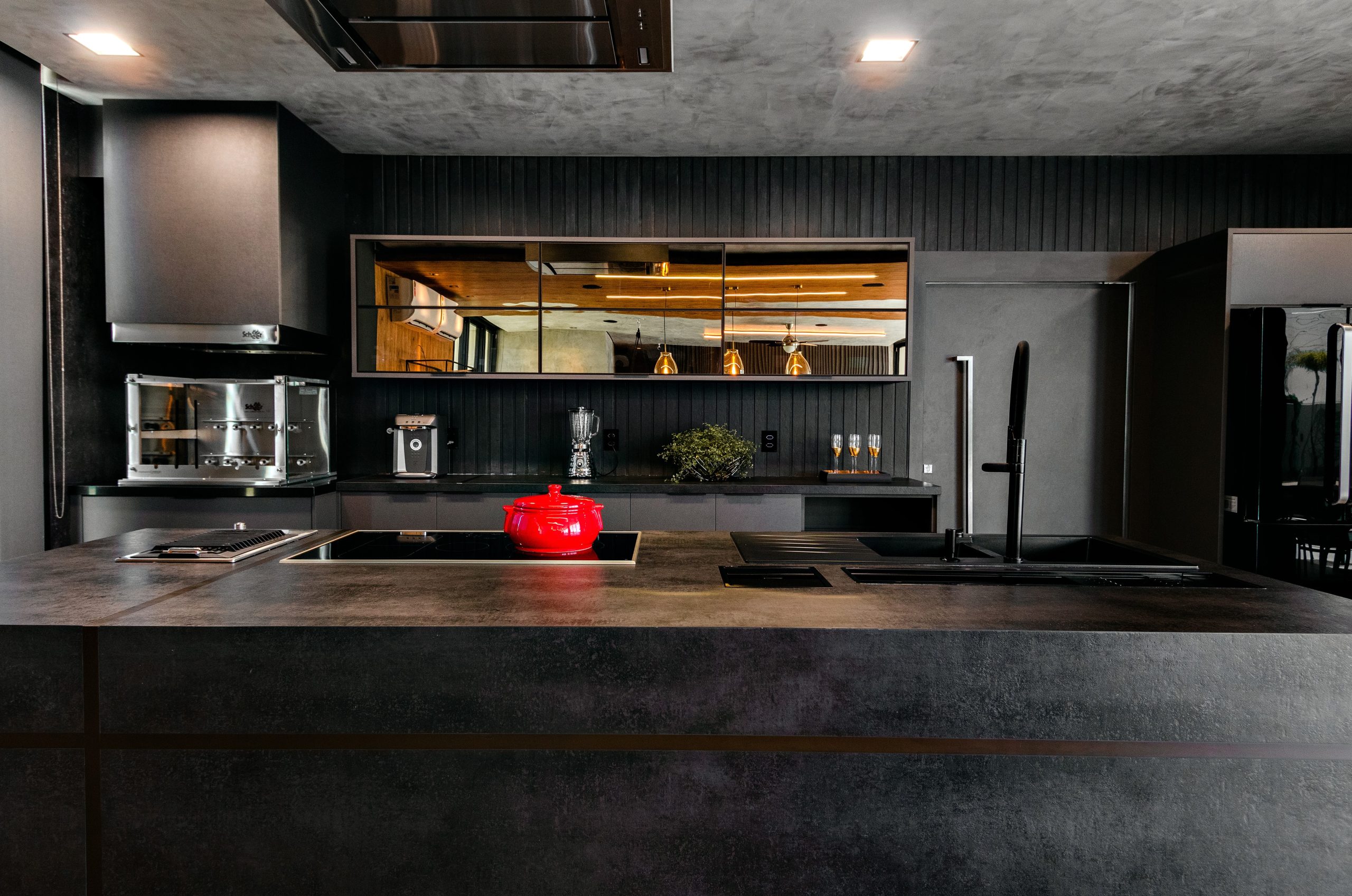 Cozinha Minimalista P&B: Guia Completo de Organização