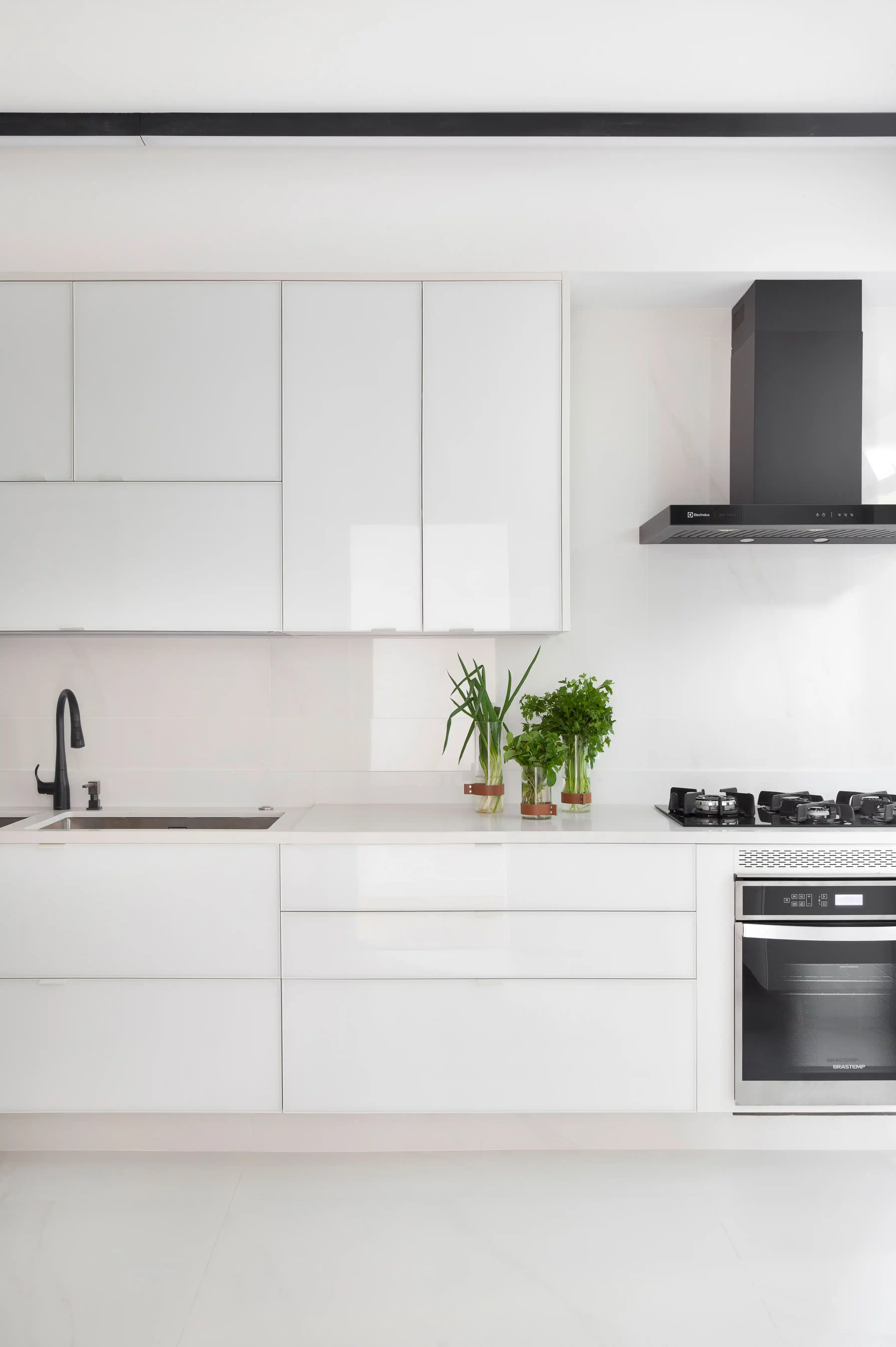 decoração de cozinha preta e branca