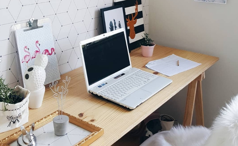 ideias de decoração escritório mesa madeira