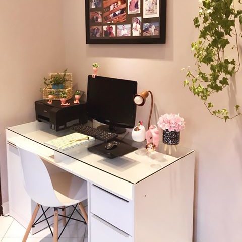 erros comuns ao decorar escritório com mesa de madeira