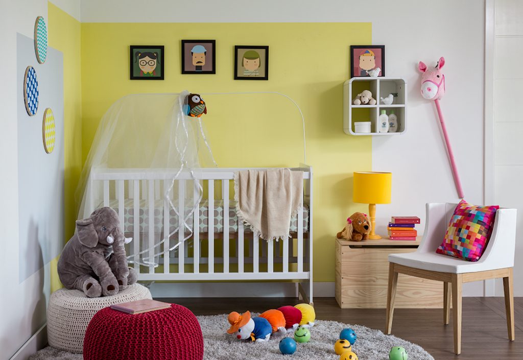 Estilo Escandinavo no Quarto do Bebê: Cinza e Amarelo em Destaque