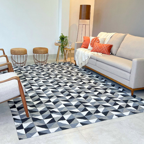 Tapetes Felpudos vs. Sintéticos: Qual o Melhor para Sua Sala de TV?