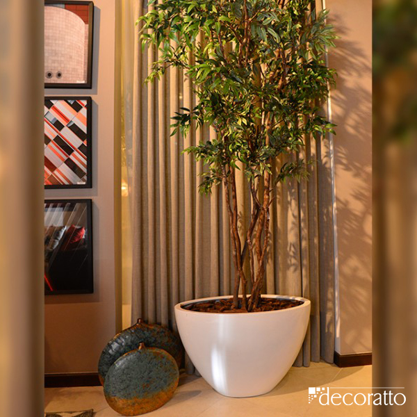 Arranjos Artificiais ou Plantas Naturais: O Que Usar nos Seus Vasos?