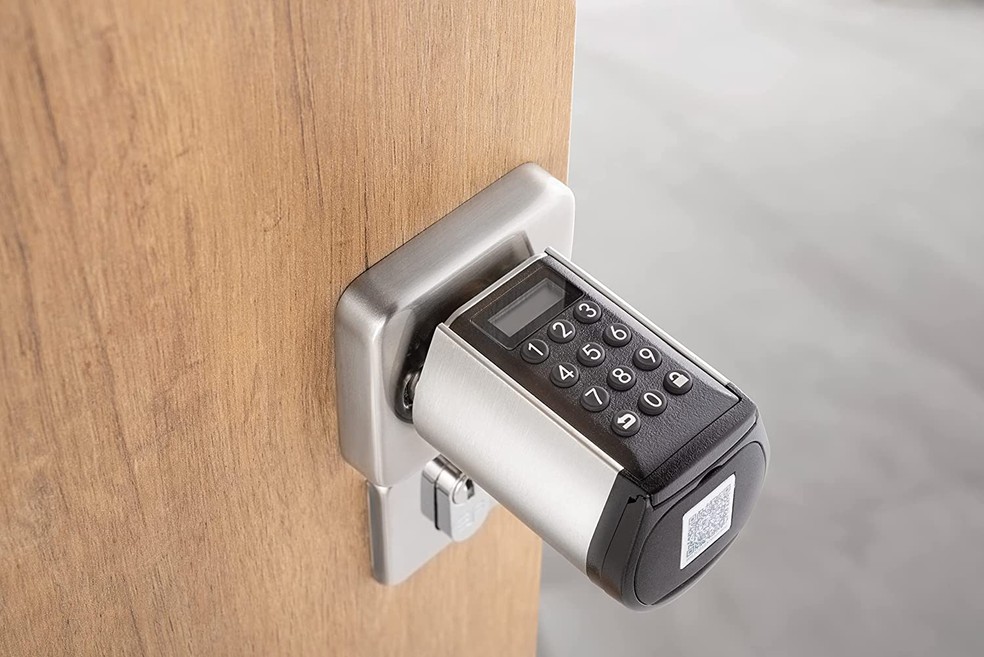 dispositivos inteligentes para quarto de hóspedes