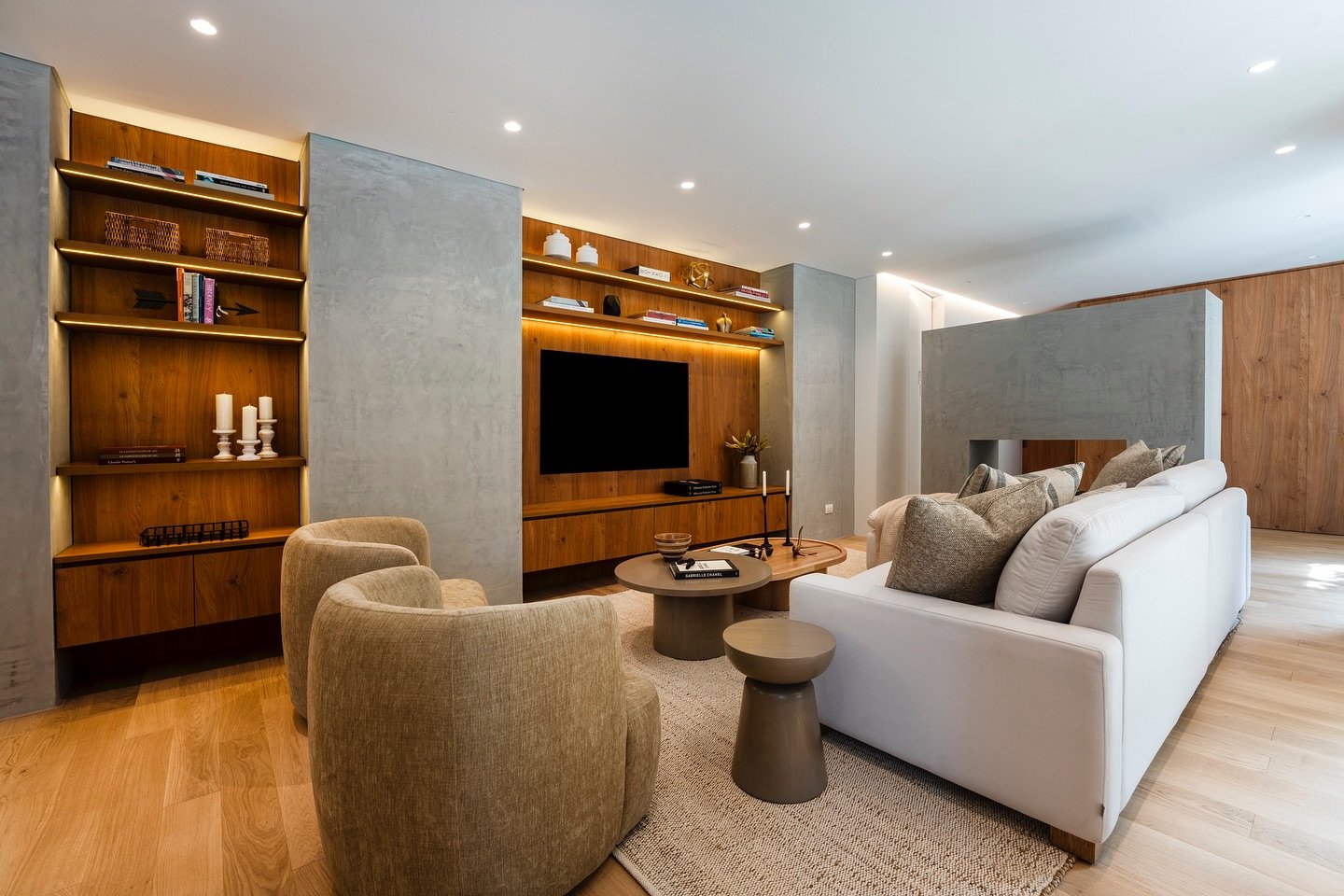 Automação Residencial: Cenas Essenciais para Sua Sala de TV com Alexa e Google Assistente