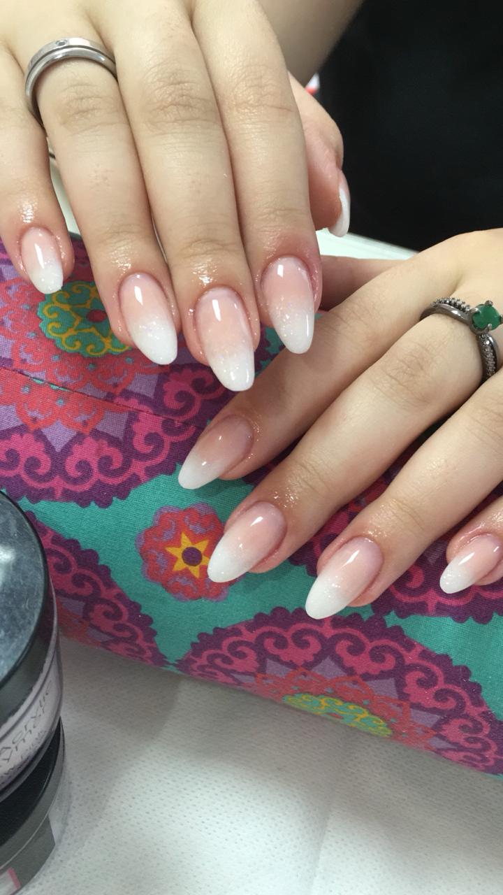 Tendências de Unhas 2026: O Que o Luxo Silencioso Revela para Seus Dedos