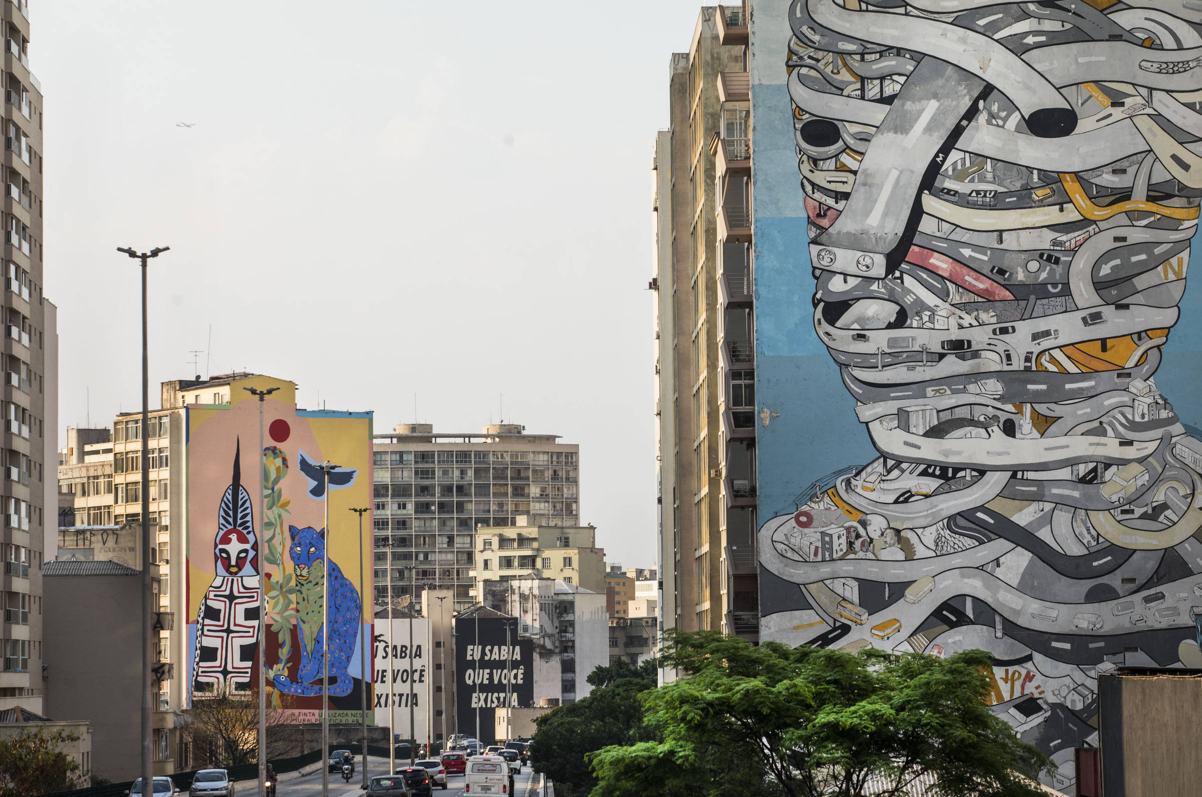 5 ideias de títulos:
1. Descubra o Beco do Batman: Um Guia Completo para o Coração do Grafite em São Paulo.
2. Os 5 Artistas de Grafite que Você Precisa Conhecer em São Paulo.
3. Grafite em São Paulo: Como a Arte Urbana Transforma Espaços Públicos.
4. Roteiro de Grafite em SP: Os Melhores Lugares para Explorar a Arte de Rua.
5. O Dia do Grafite: Celebrando a Cultura Urbana em São Paulo.