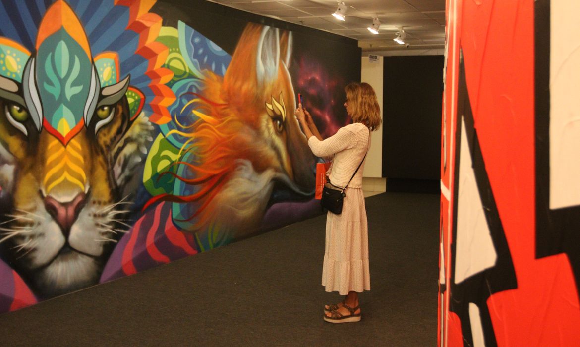 5 ideias de títulos:
1. Descubra o Beco do Batman: Um Guia Completo para o Coração do Grafite em São Paulo.
2. Os 5 Artistas de Grafite que Você Precisa Conhecer em São Paulo.
3. Grafite em São Paulo: Como a Arte Urbana Transforma Espaços Públicos.
4. Roteiro de Grafite em SP: Os Melhores Lugares para Explorar a Arte de Rua.
5. O Dia do Grafite: Celebrando a Cultura Urbana em São Paulo.