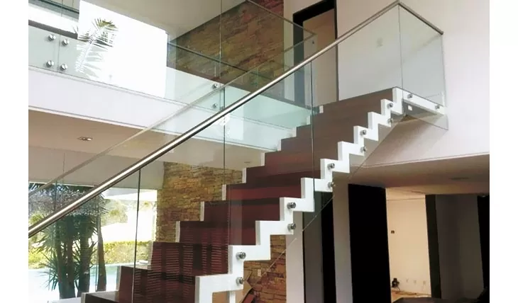 Normas ABNT para guarda-corpo de vidro: O que você precisa saber sobre segurança