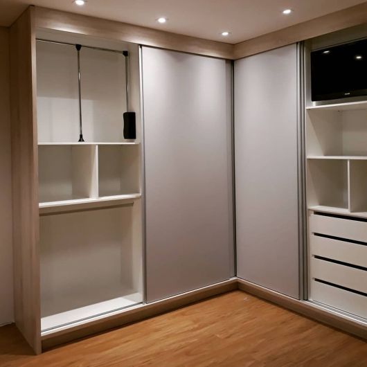 Tendências de Cores e Acabamentos para Guarda-Roupas em 2025