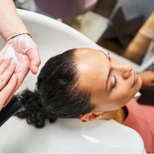 Cabelos Saudáveis e Brilhantes: Os Benefícios Essenciais da Hidratação Capilar