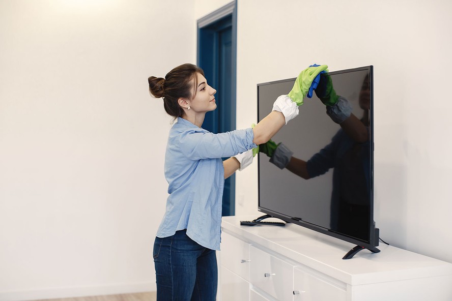 Detergente Neutro na TV OLED: Quando e Como Usar Corretamente
