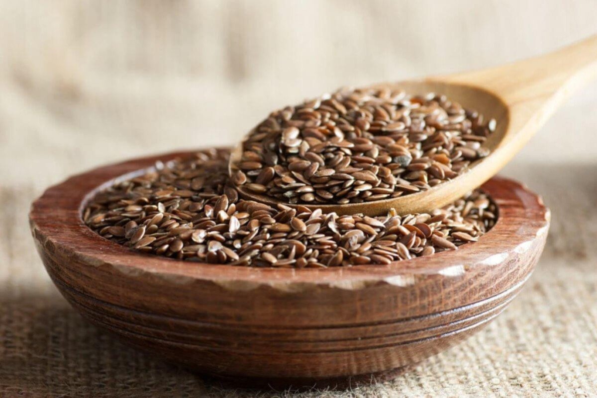 Farinha de Linhaça vs. Semente Inteira: Qual a Melhor Escolha para Absorção de Nutrientes?