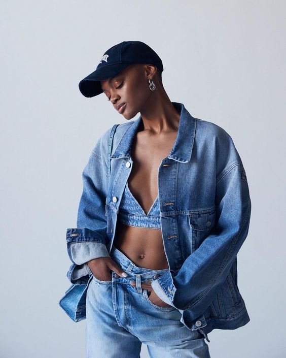 Além do Pop: A Influência da Subcultura Emo na Moda Anos 2000