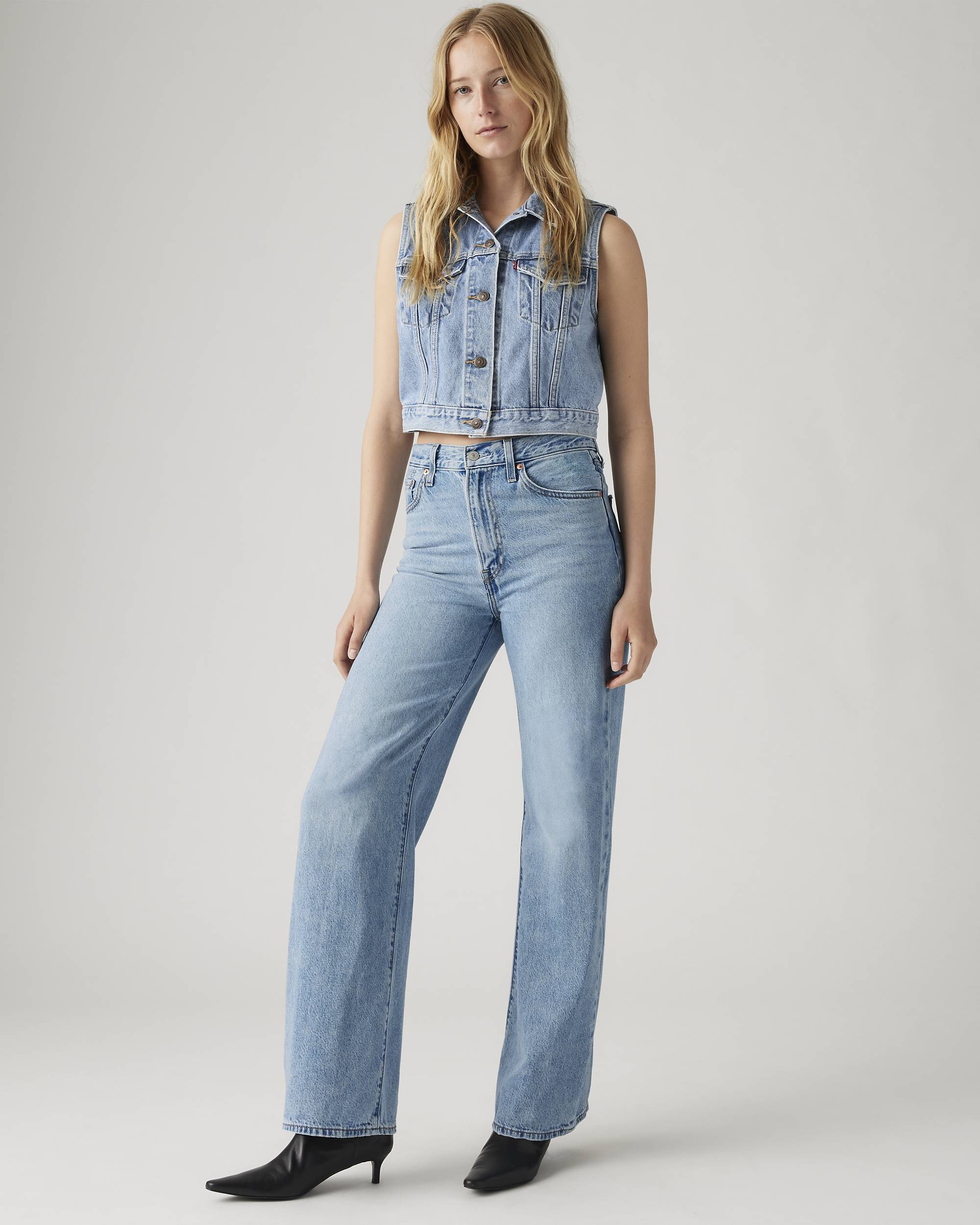 Looks com Jeans Cinza: Dicas de Combinação para Arrasar em 2025