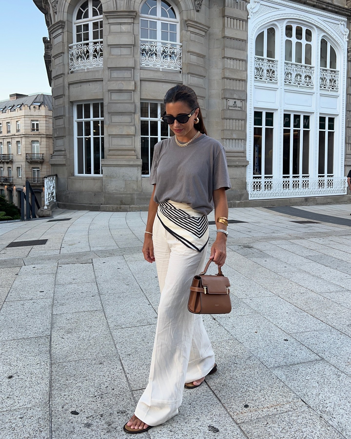 Guia Completo: 10 Formas Criativas de Usar Lenço no Pescoço