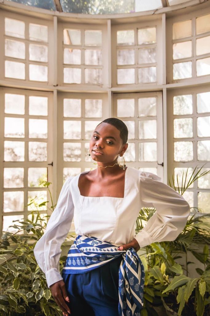 Tendências de Lenços 2025: Estampas e Tecidos em Alta