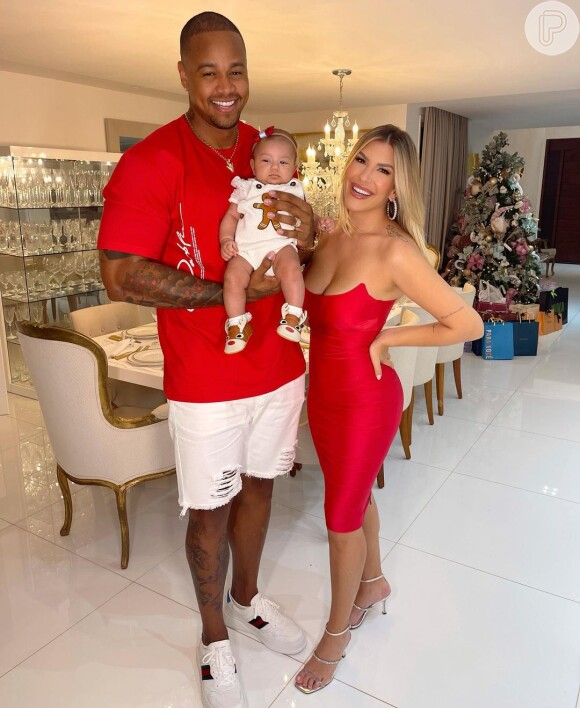 Como Combinar Acessórios Dourados no seu Look de Natal 2025