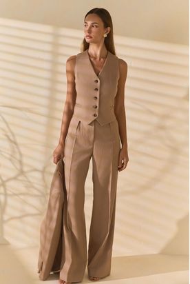 Calçados e Acessórios Essenciais para o Ambiente Profissional Feminino