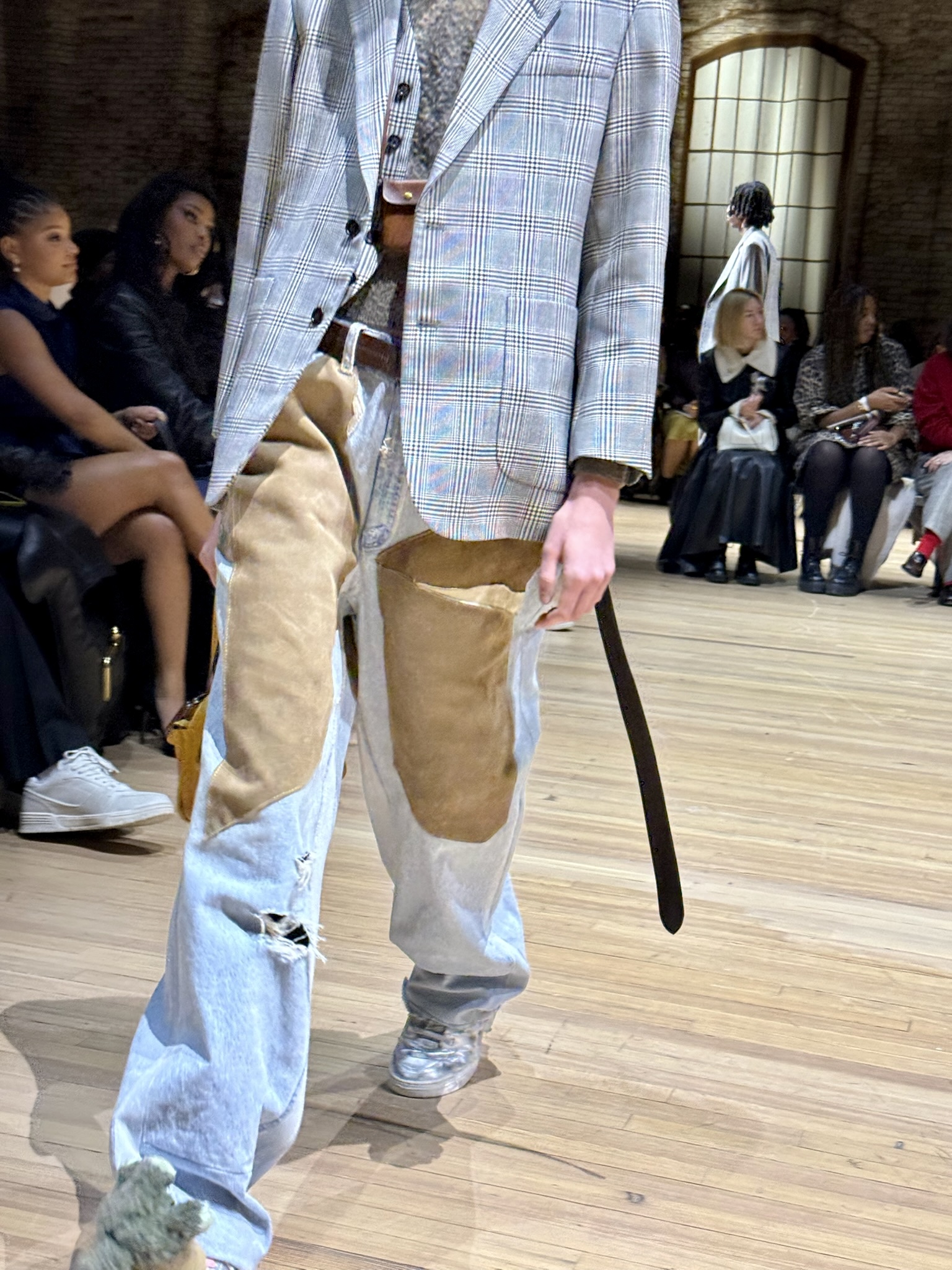 Tendências de Calçados para a Escola: Do Tênis Branco ao Chunky Sneaker