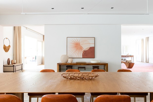 Lustres Modernos vs. Clássicos para Mesas Quadradas: Qual Escolher?