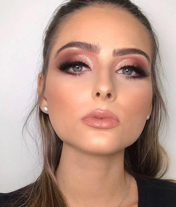 5 ideias de títulos para posts satélites:
1. Maquiagem para Madrinha: Tendências de Glow e Acabamento Natural
2. Dicas de Maquiagem para Madrinhas por Horário: Dia e Noite
3. Como Escolher a Maquiagem Perfeita para o Estilo do Casamento
4. Maquiagem para Madrinha: Cores e Técnicas que Valorizam
5. Erros Comuns na Maquiagem de Madrinha e Como Evitá-los