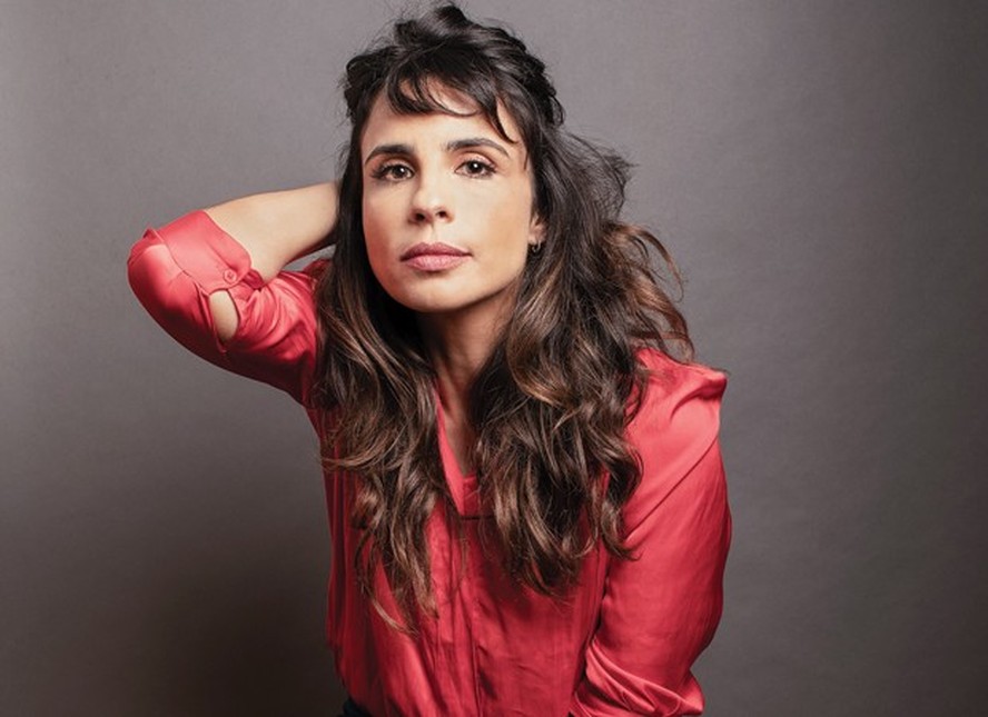 Além das Telas: Os Livros e Colunas de Maria Ribeiro que Você Precisa Conhecer