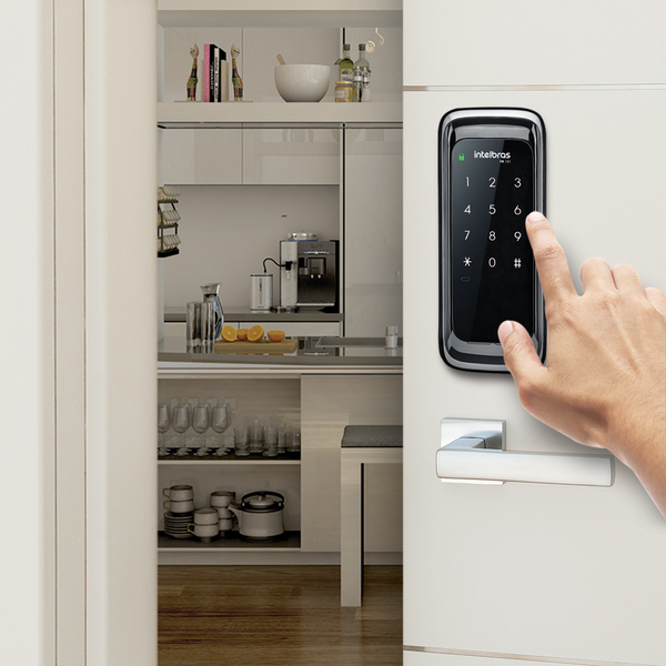 melhor fechadura digital pado ou intelbras
