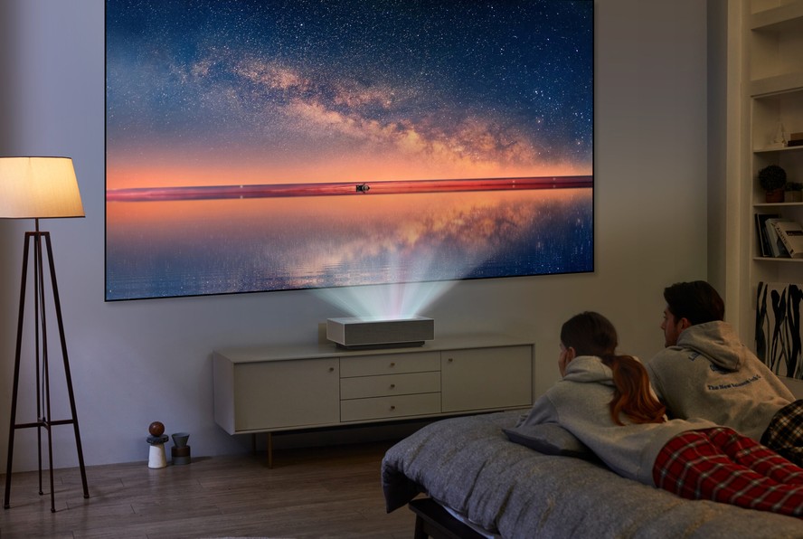 Transforme seu quarto em cinema: Dicas de áudio e imagem para projetores