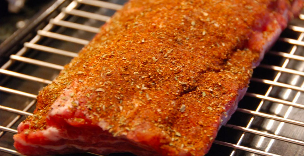 5 ideias de títulos:
1. Dry Rub Caseiro: O Segredo para um Churrasco Inesquecível
2. Desmistificando o Dry Rub: Guia Completo para Iniciantes
3. Receitas de Dry Rub para Cada Tipo de Carne: Do Porco ao Boi
4. A Arte do Dry Rub: Técnicas e Dicas para um Sabor Extraordinário
5. Dry Rub vs. Marinada: Qual a Melhor Opção para o Seu Churrasco?