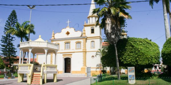Guia Completo das Praias de Barra de São João para Famílias