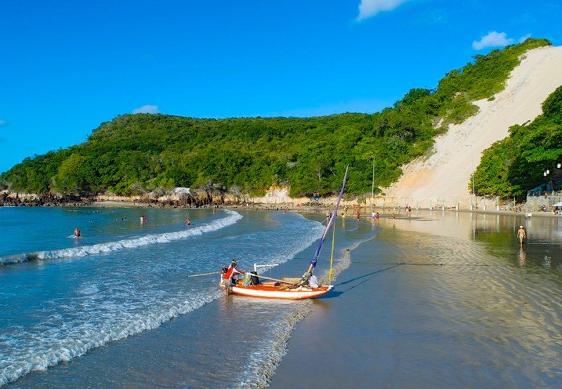 1. Roteiro Completo: 7 Dias de Aventuras e Relax em Natal
2. Descubra as Dunas de Genipabu: Passeios e Emoções
3. Natal Histórica: Explorando a Fortaleza dos Reis Magos
4. Piscinas Naturais de Maracajaú: Mergulho e Beleza Subaquática
5. Compras e Cultura em Natal: Artesanato e Tradições Locais