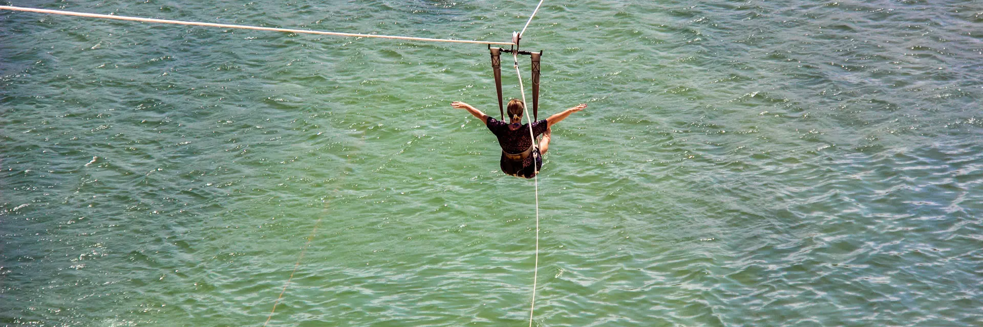 1. Roteiro Completo: 7 Dias de Aventuras e Relax em Natal
2. Descubra as Dunas de Genipabu: Passeios e Emoções
3. Natal Histórica: Explorando a Fortaleza dos Reis Magos
4. Piscinas Naturais de Maracajaú: Mergulho e Beleza Subaquática
5. Compras e Cultura em Natal: Artesanato e Tradições Locais