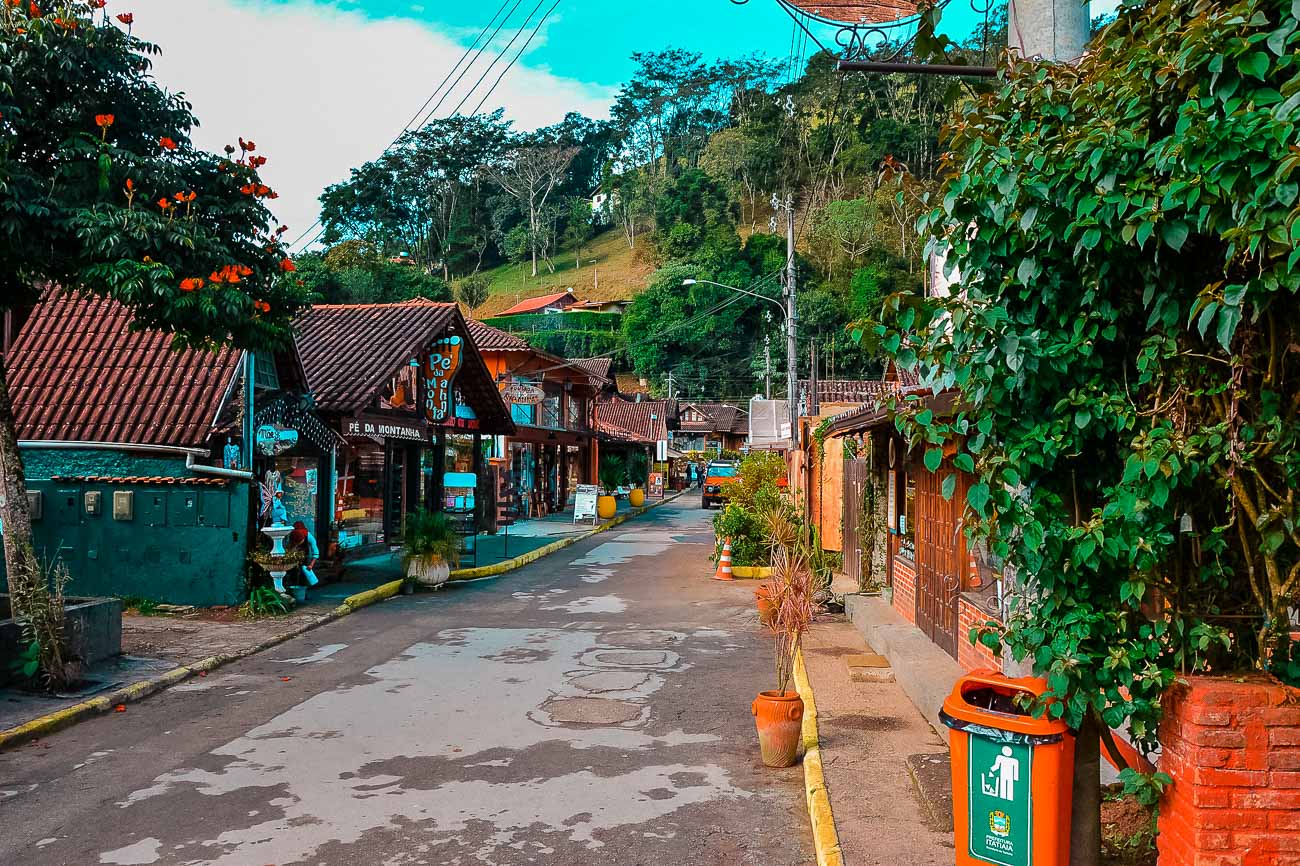 Vida noturna em Visconde de Mauá: bares e entretenimento
