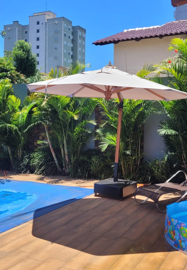 Ombrelones de alumínio vs. aço inox: Qual o mais durável?