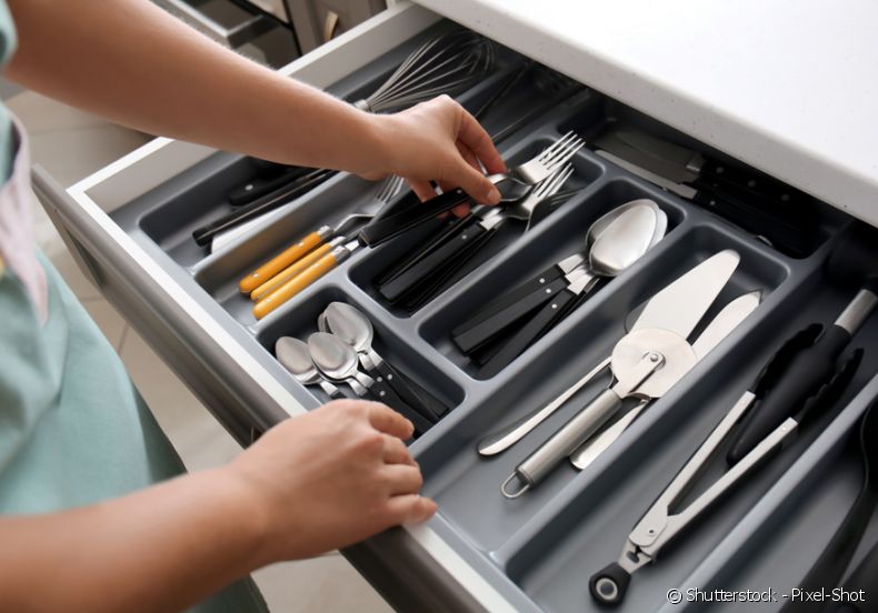 Bambu vs. Acrílico: Qual o Melhor Material para Seu Organizador de Gaveta?