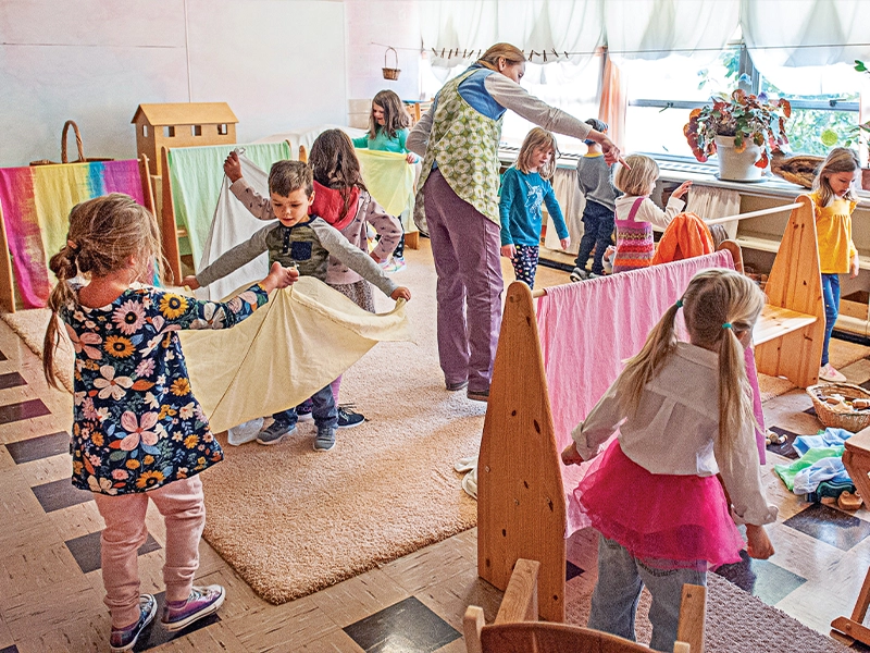 Materiais Naturais e Conexão com a Natureza na Educação Waldorf