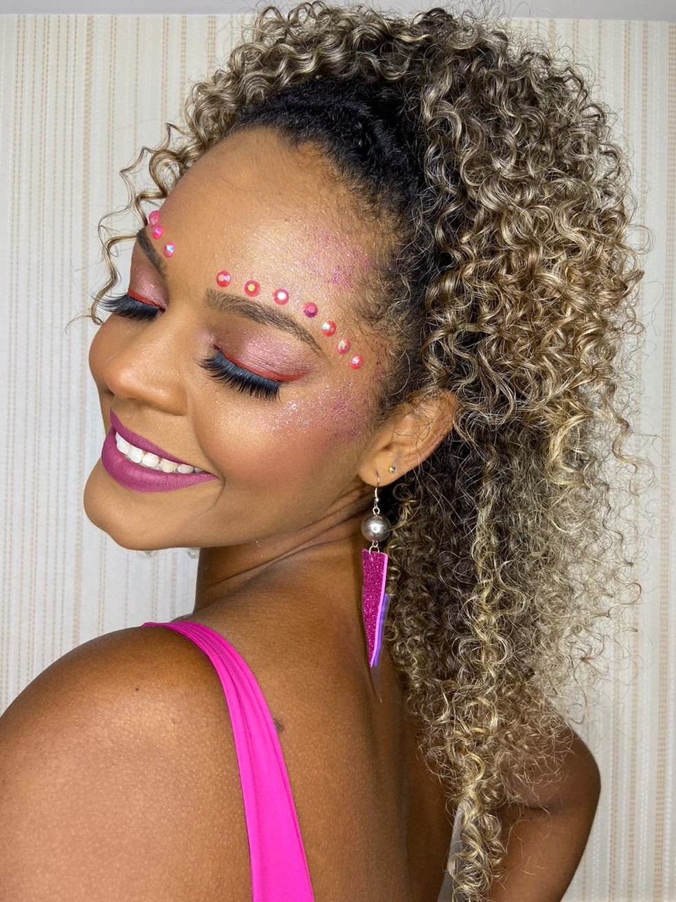 Tranças Coloridas para o Carnaval: Fitas