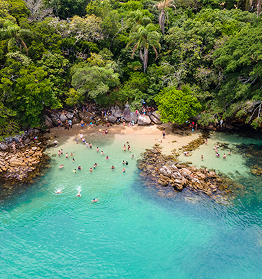 Praias com Bandeira Azul em Bombinhas: Qual Escolher para sua Viagem?