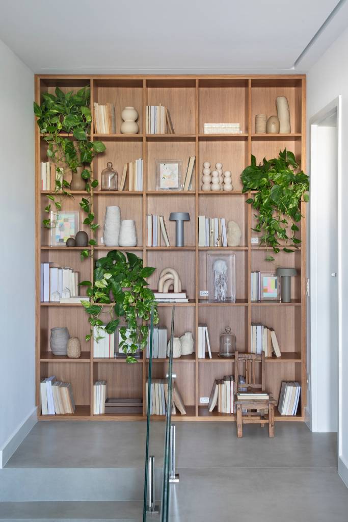 ideias de prateleiras para plantas na varanda