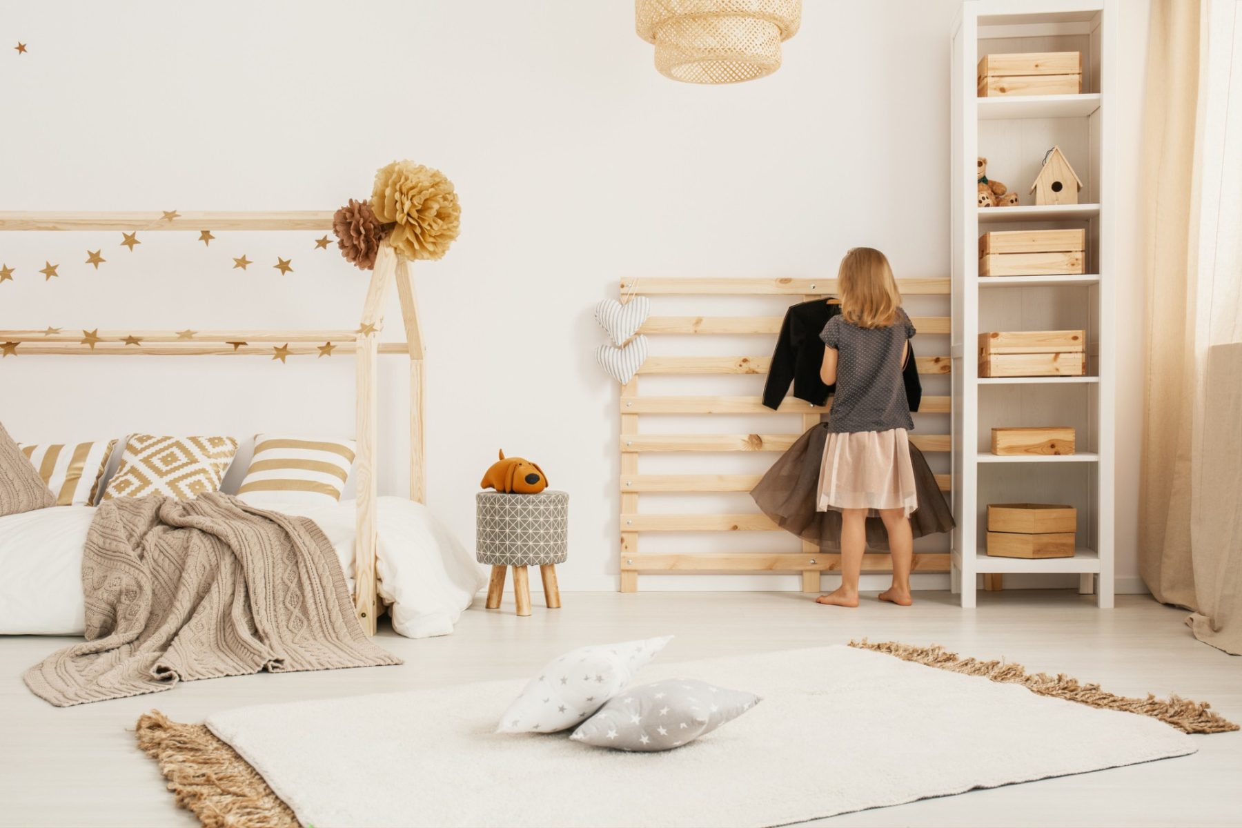 Guia Completo: Móveis Essenciais para um Quarto Montessoriano Funcional