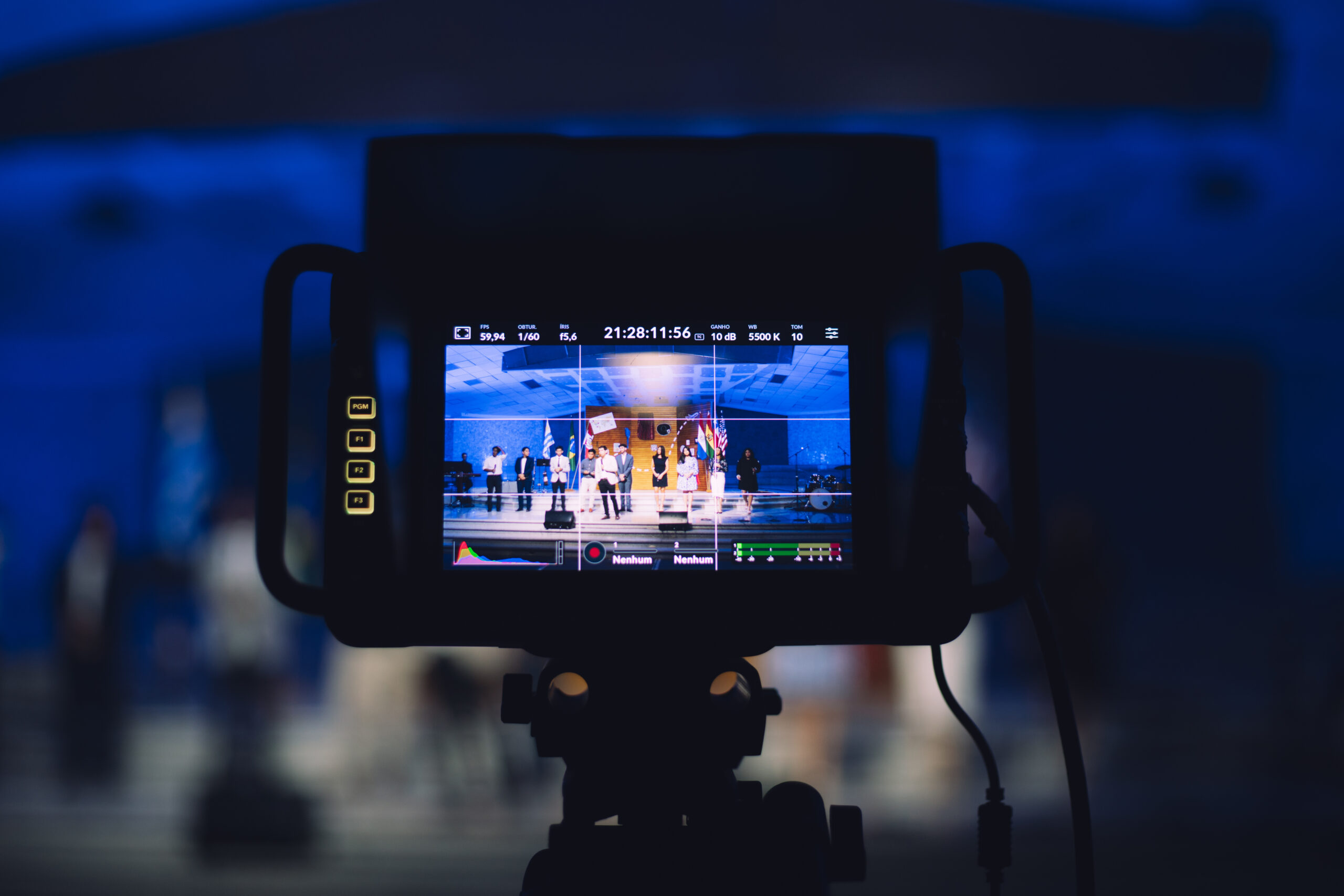 Faculdade de Audiovisual vs. Cursos Online: Qual o Melhor Caminho?