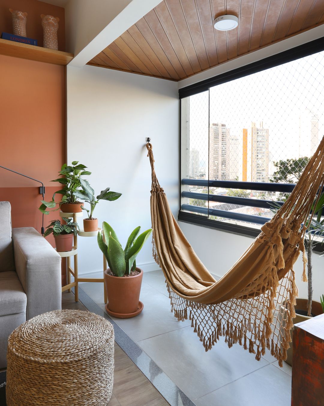 Cadeira Rede ou Rede de Teto: Qual a Melhor Opção para Espaços Pequenos?