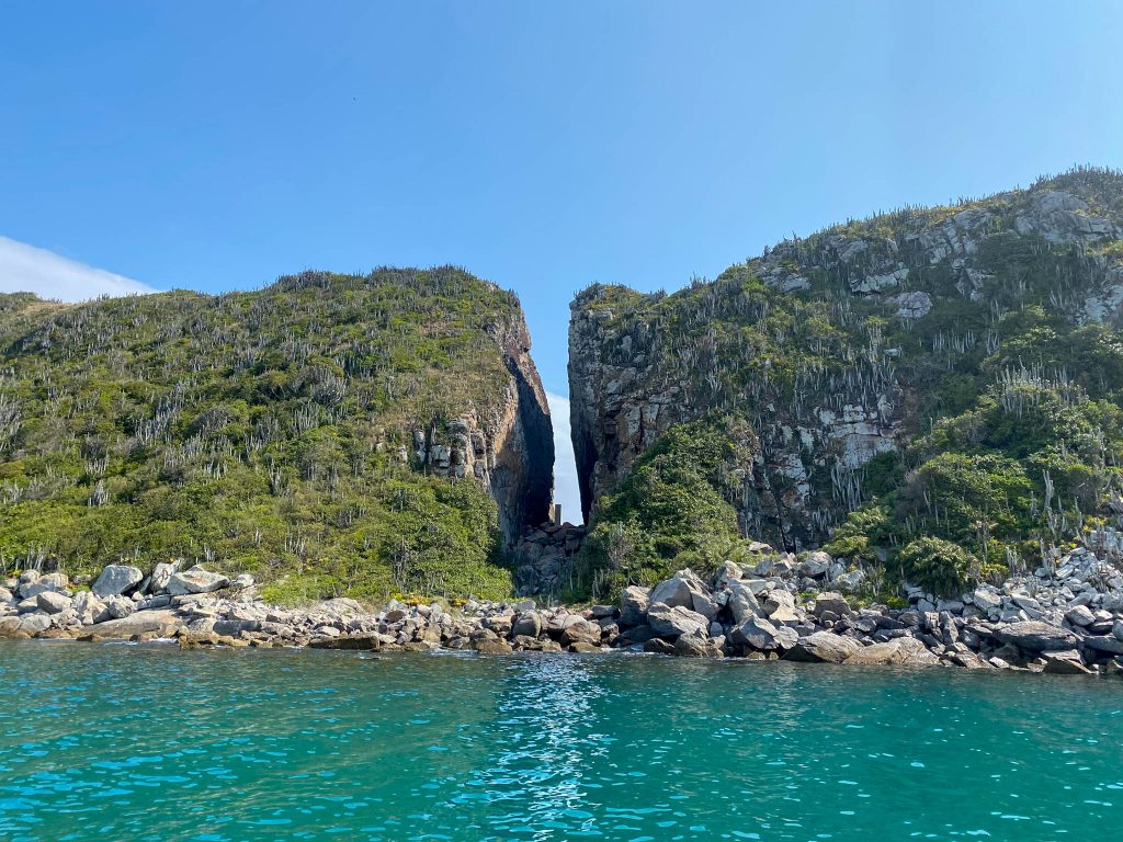 Guia Completo: Onde se Hospedar na Região dos Lagos (Cabo Frio