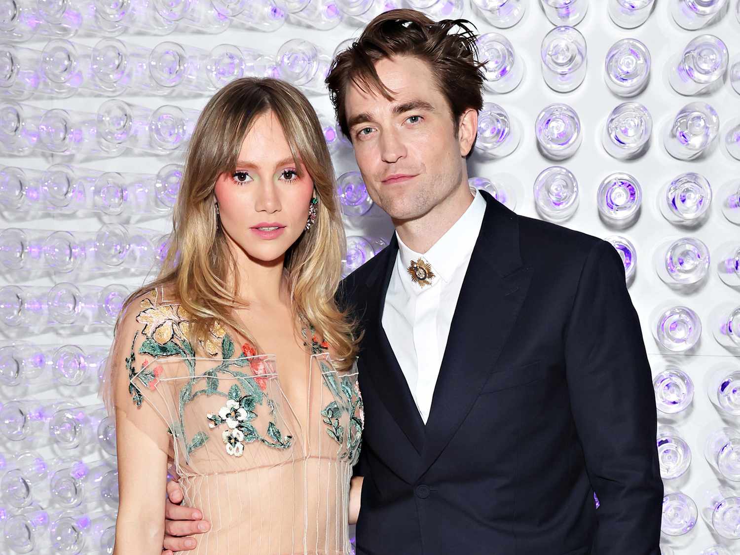 O impacto de 'Good Looking' na carreira musical de Suki Waterhouse