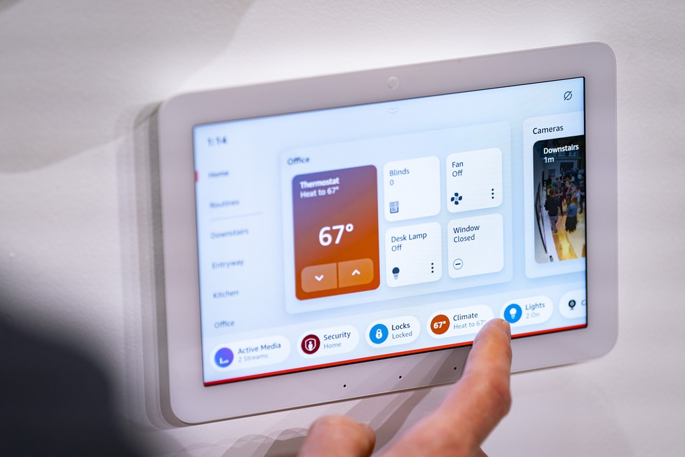 tablet para controle de casa inteligente