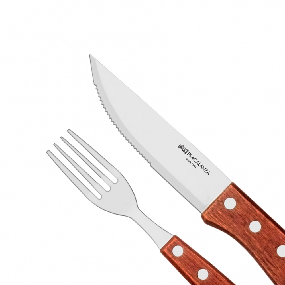 Mesa posta rústica vs. moderna: o papel dos talheres de madeira