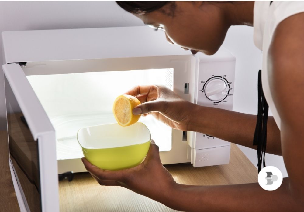 5 ideias de títulos:
1. Micro-ondas com Cheiro de Queimado? 5 Soluções Rápidas e Eficazes!
2. O Guia Definitivo: Como Eliminar Odores do Micro-ondas com Ingredientes Caseiros.
3. Dicas de Ouro: Use Vinagre e Limão para um Micro-ondas Livre de Cheiros.
4. Micro-ondas Cheirando Mal? Descubra o Poder do Bicarbonato de Sódio!
5. Funções Escondidas: Como Usar o 'Tira Odor' do seu Micro-ondas (Electrolux e LG).