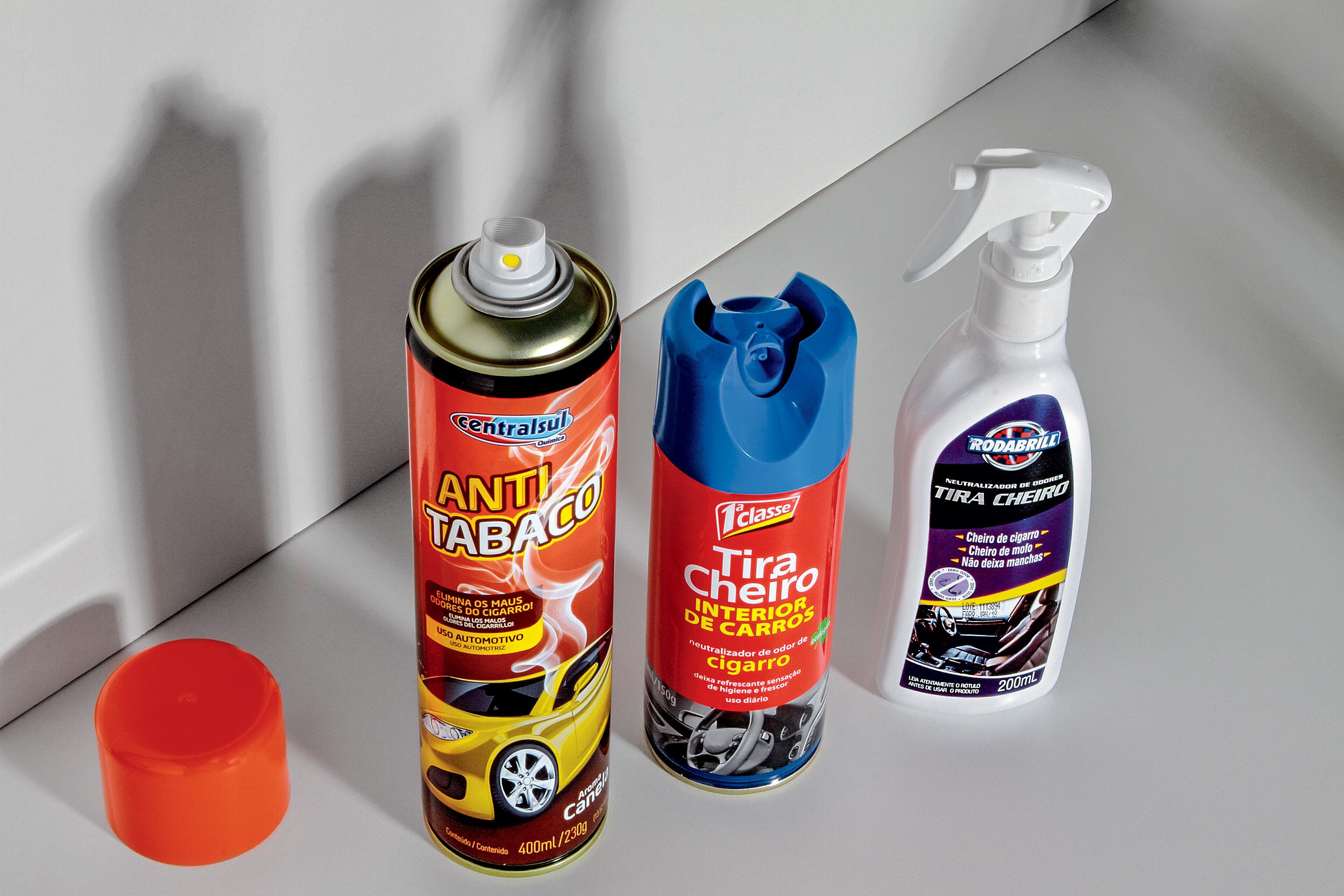 Vinagre e Bicarbonato: A Solução Caseira Definitiva para Mau Cheiro no Carro