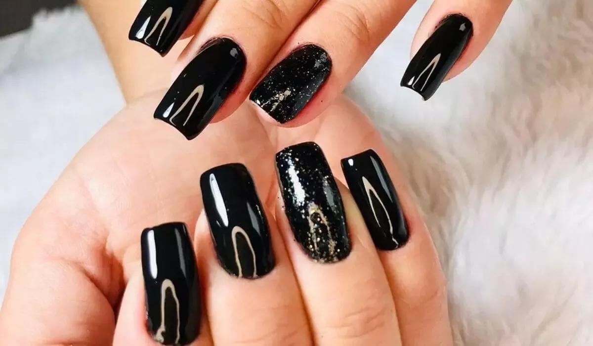 5 Ideias de Nail Art Minimalista com Esmalte Preto em Gel